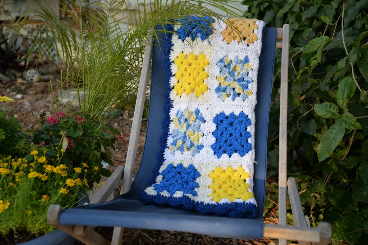 3-blue-yellow-outdoor-chair-2