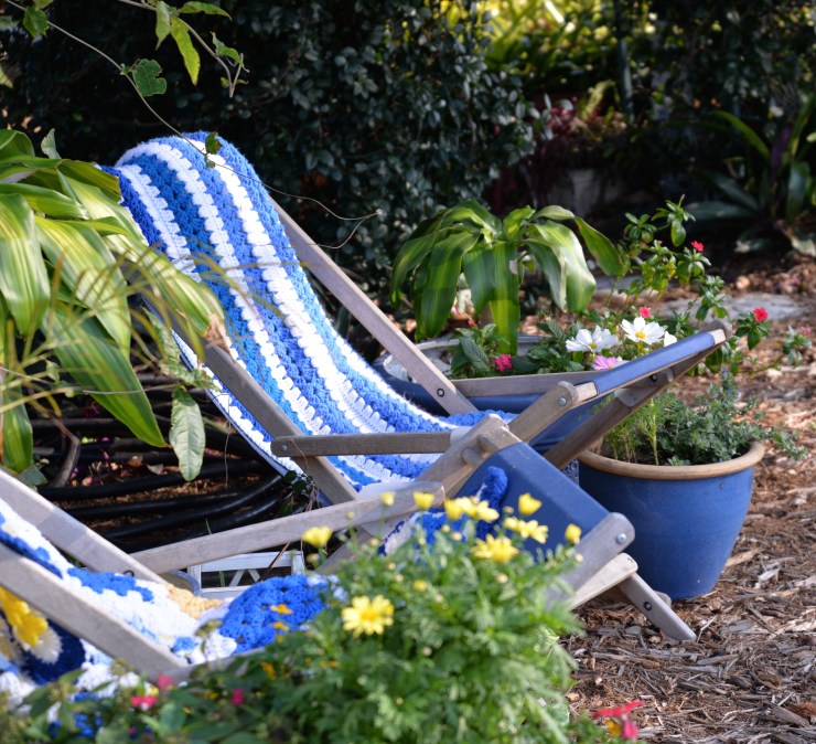 6-blue-and-white-chair